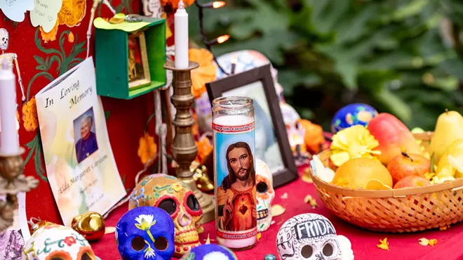 Image: D&iacute;a de los Muertos Celebraci&oacute;n en Nuestro Jard&iacute;n